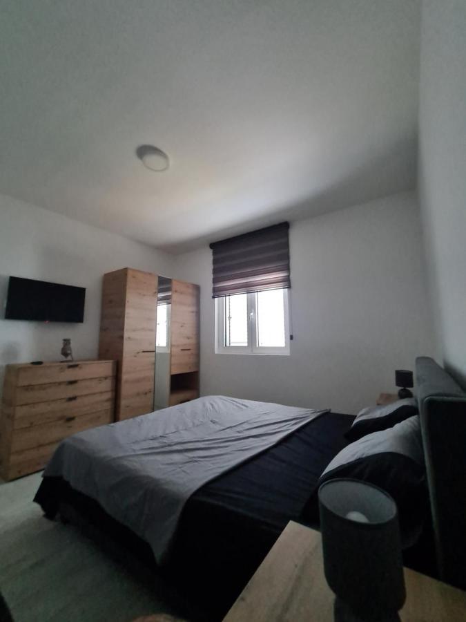 Apartment Nikcevic Tivat Bagian luar foto