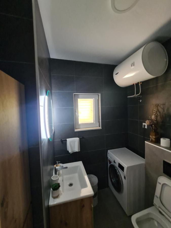 Apartment Nikcevic Tivat Bagian luar foto