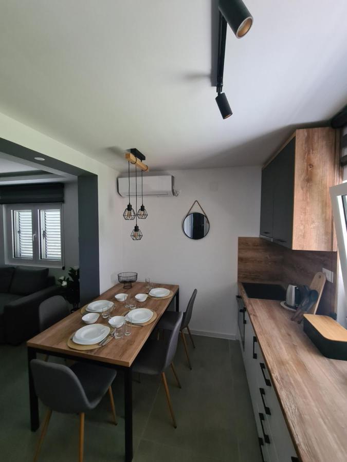 Apartment Nikcevic Tivat Bagian luar foto